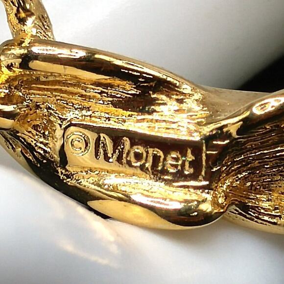 Vintage Monet Dark Blue Enamel Round Chain Brooch, Gold Plated, 2 Inches - Picture 4 of 7